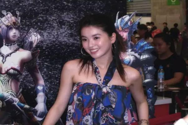 《DNF》奇迹缝纫机天羽夜华套装分析，如何搭配最强套装